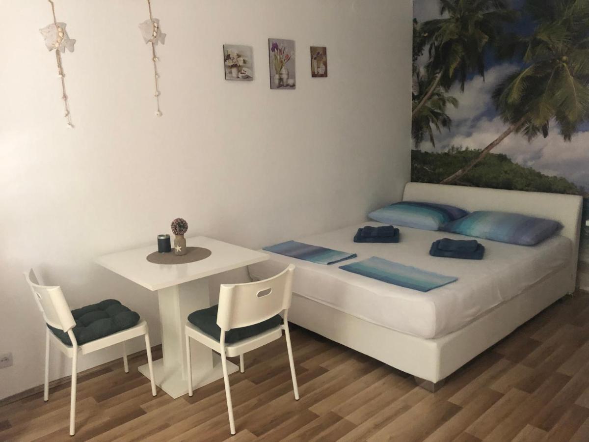 Apartment & Rooms Laura ブレラ エクステリア 写真