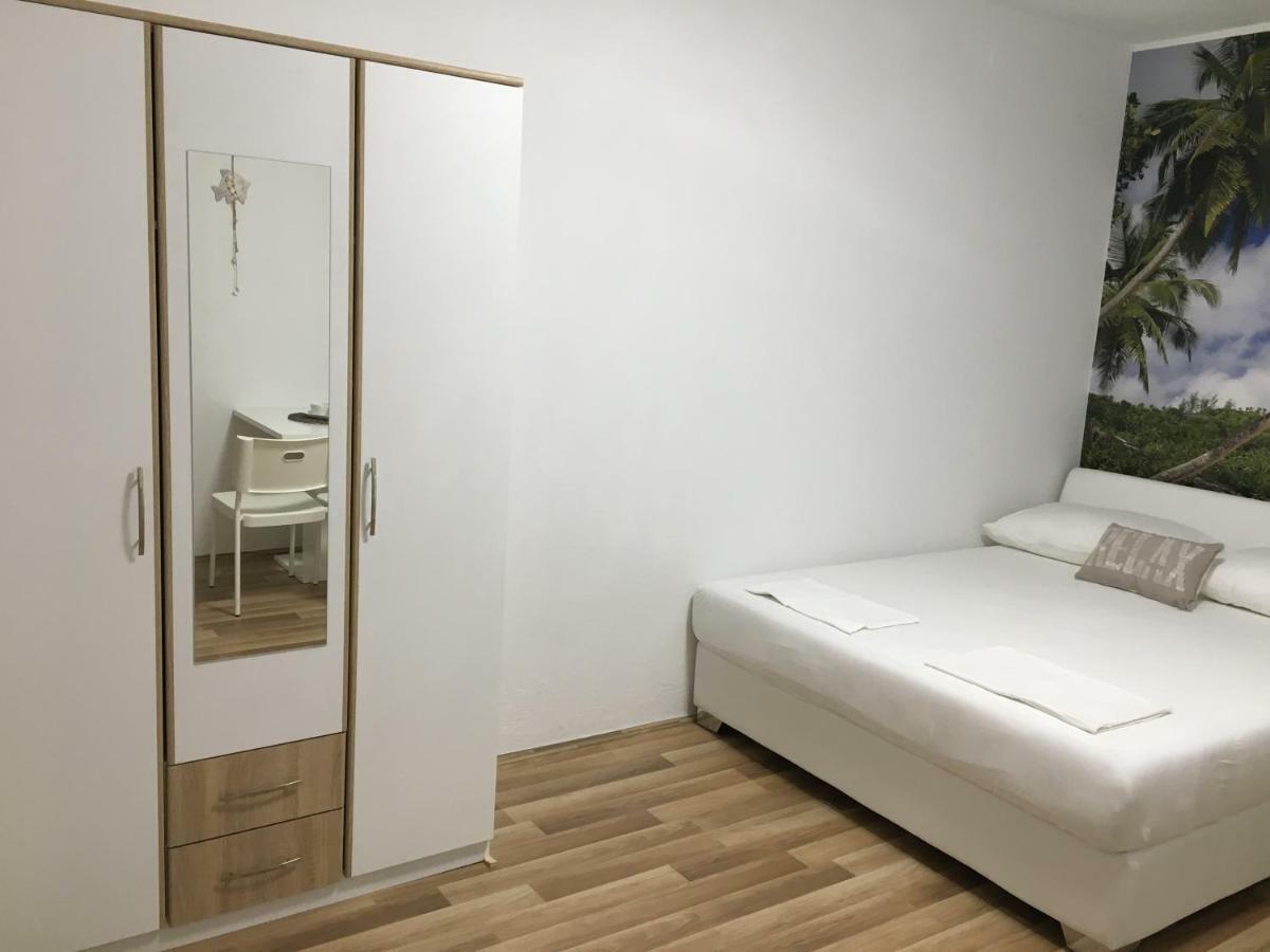 Apartment & Rooms Laura ブレラ エクステリア 写真